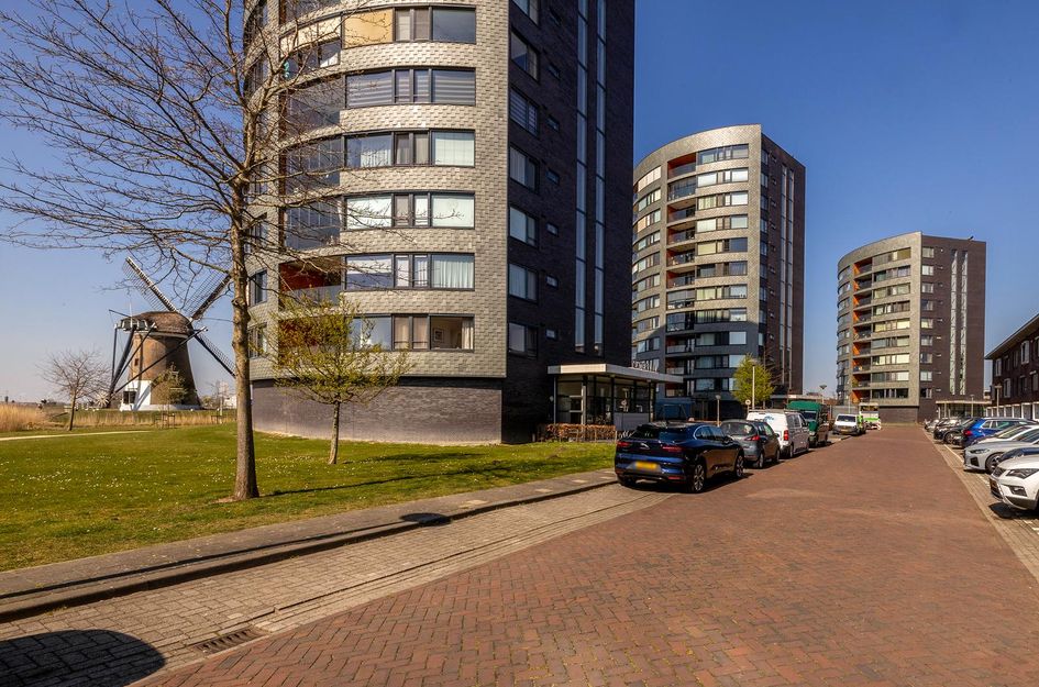 Uiverplein 210