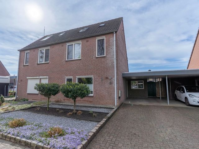 Lange Akker 19, Overloon