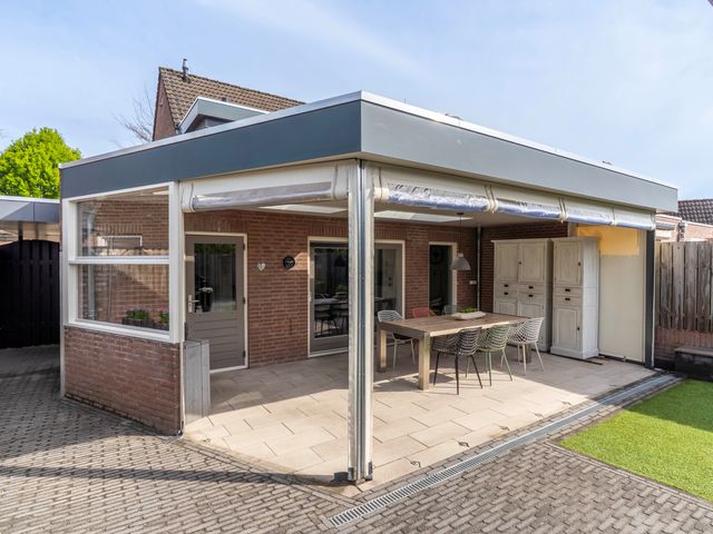 Lange Akker 19, Overloon