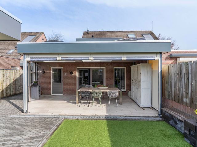 Lange Akker 19, Overloon