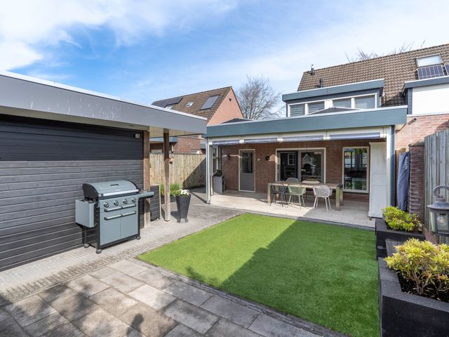 Lange Akker 19, Overloon