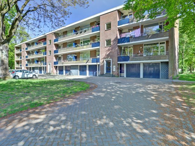 Azuurweg 238, Tilburg