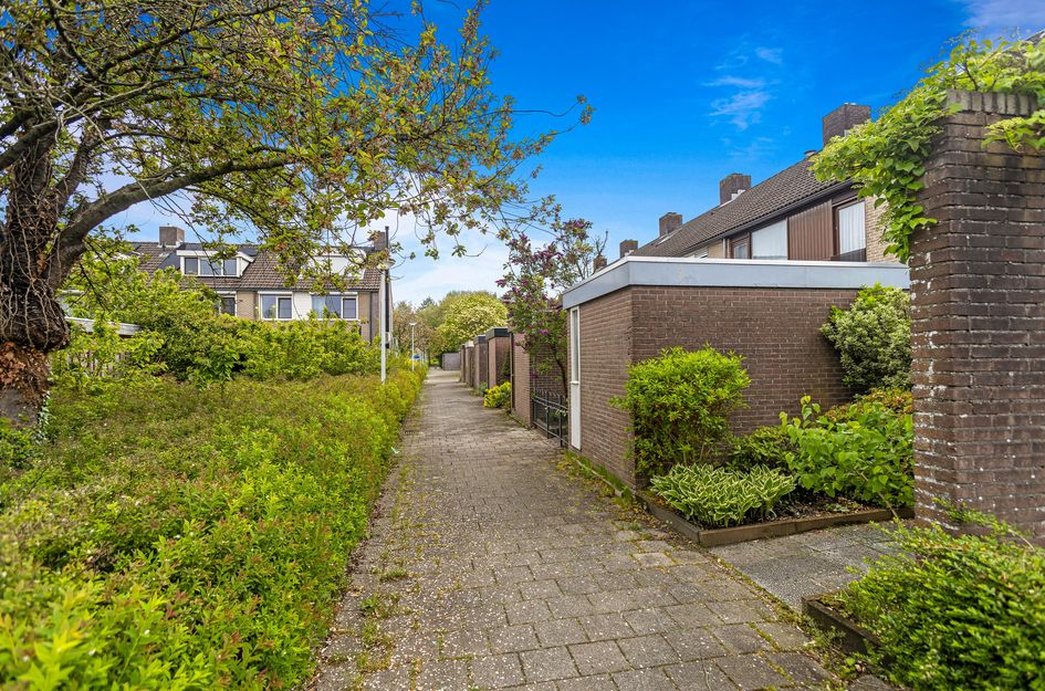 Domela Nieuwenhuisstraat 12