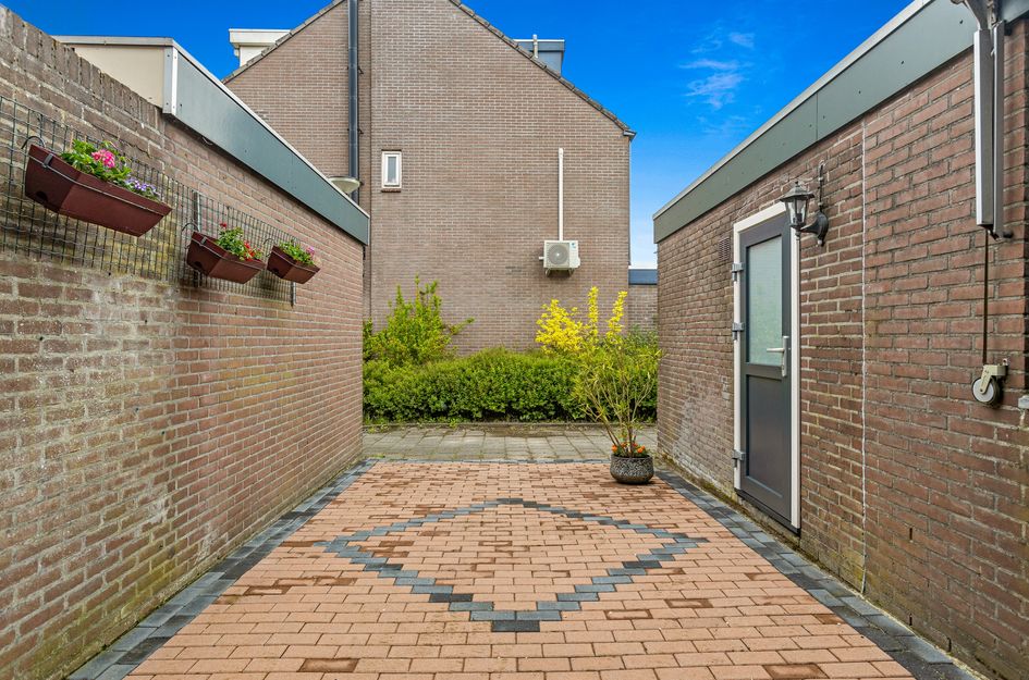 Domela Nieuwenhuisstraat 12