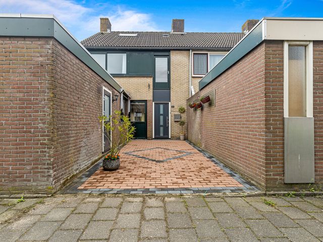Domela Nieuwenhuisstraat 12, Papendrecht