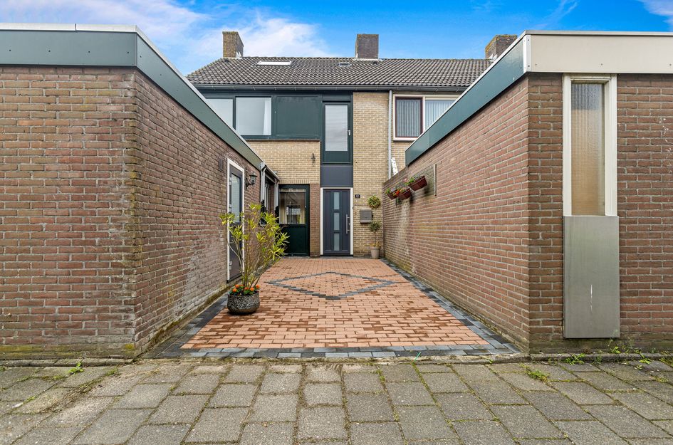 Domela Nieuwenhuisstraat 12