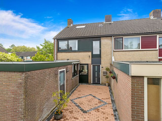 Domela Nieuwenhuisstraat 12, Papendrecht