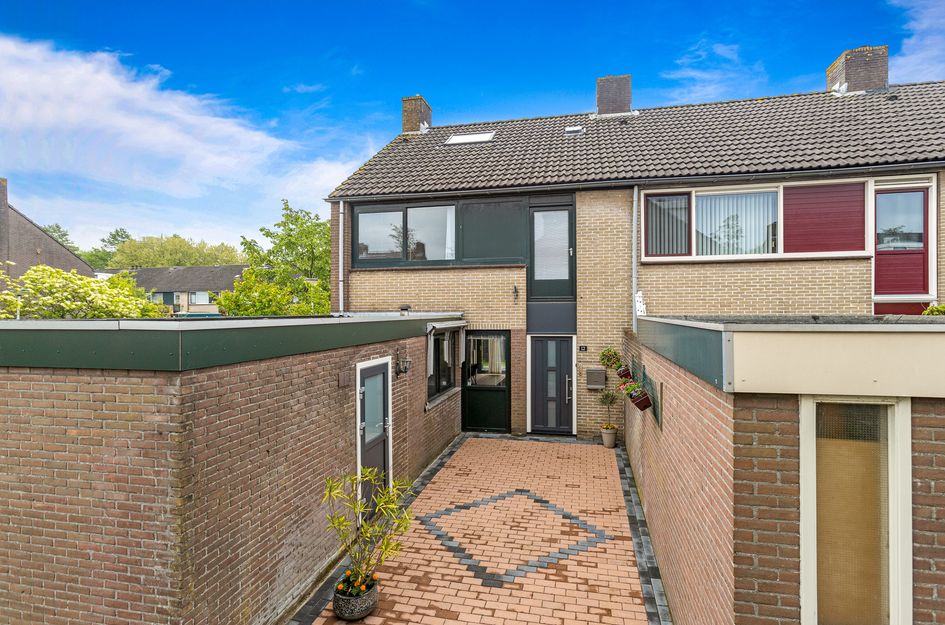 Domela Nieuwenhuisstraat 12