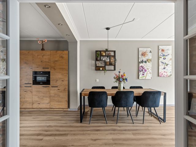 Domela Nieuwenhuisstraat 12, Papendrecht