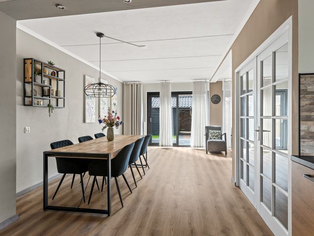 Domela Nieuwenhuisstraat 12, Papendrecht