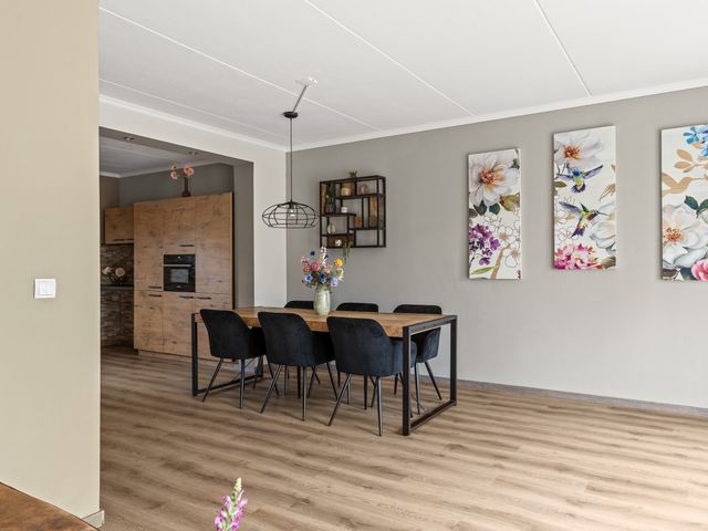 Domela Nieuwenhuisstraat 12, Papendrecht