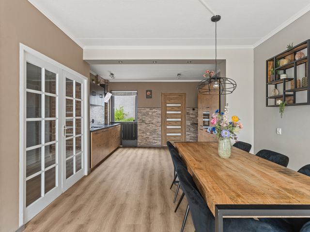 Domela Nieuwenhuisstraat 12, Papendrecht