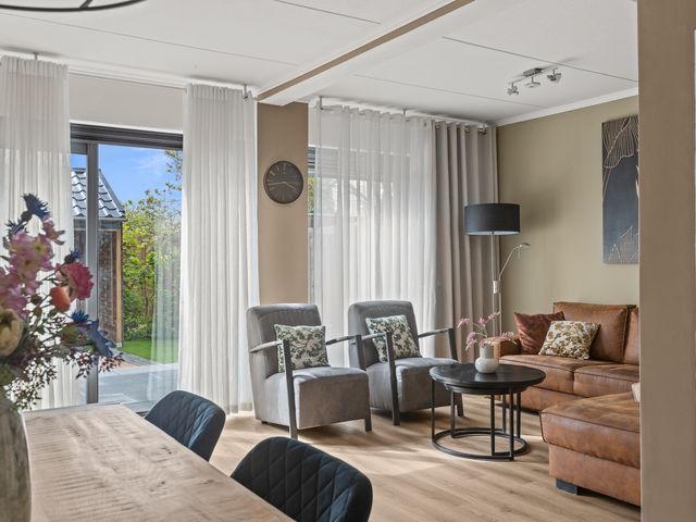 Domela Nieuwenhuisstraat 12, Papendrecht