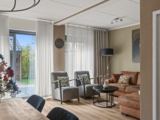 Domela Nieuwenhuisstraat 12, Papendrecht