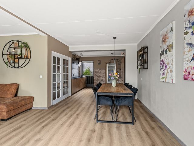 Domela Nieuwenhuisstraat 12, Papendrecht