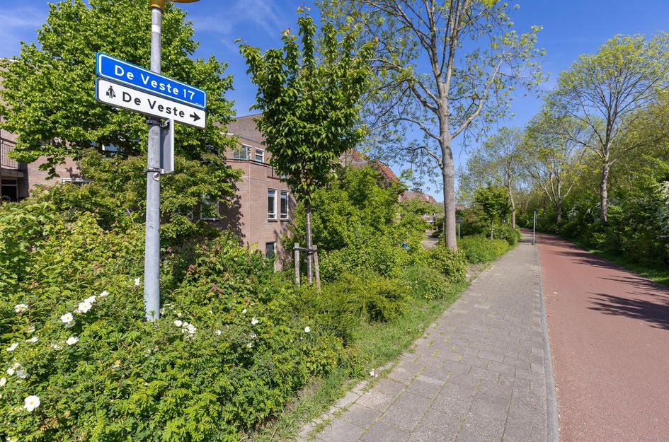 De Veste 17 44