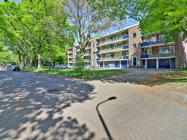 Azuurweg 238, Tilburg