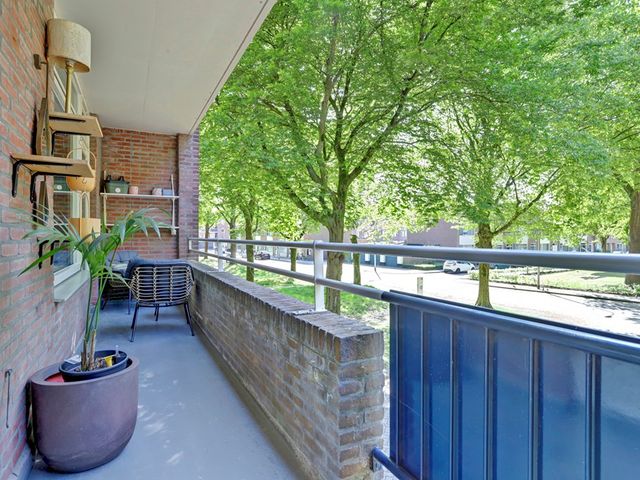 Azuurweg 238, Tilburg
