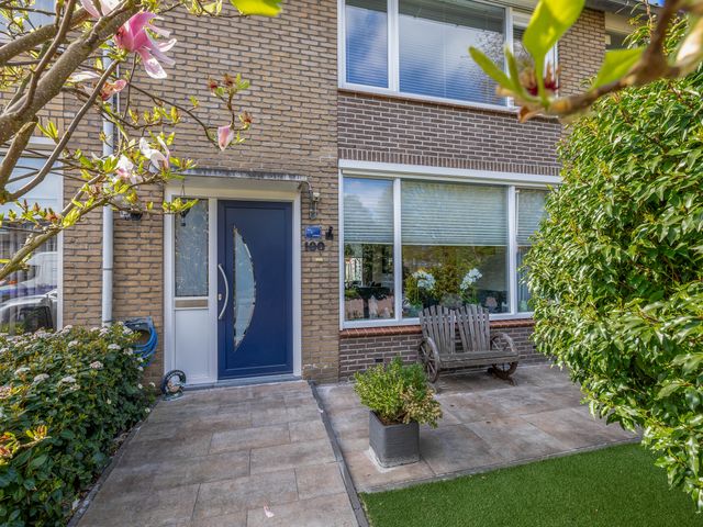De Genestetlaan 100, Waddinxveen