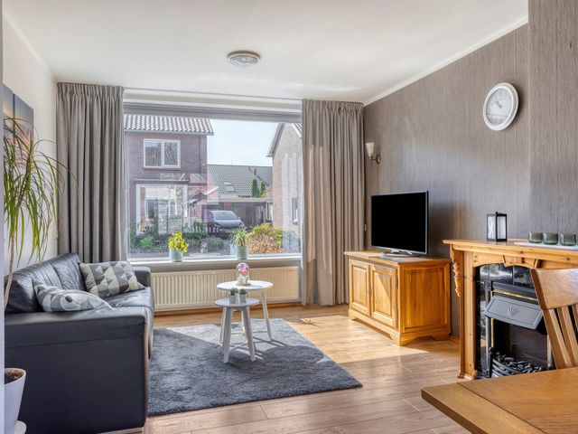 Anjerstraat 12, Raalte