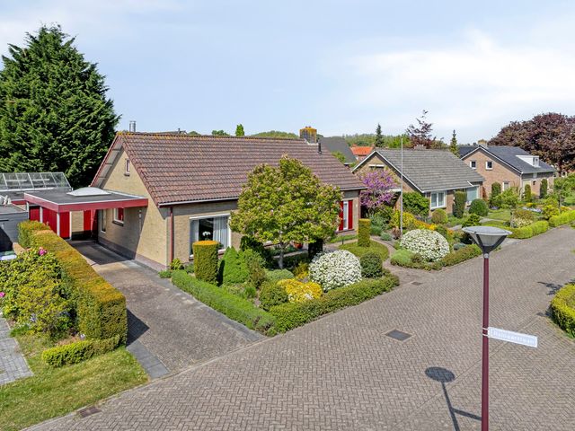 Tibeertlaan 6, Oudenbosch