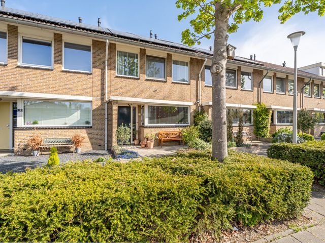 Jan van Almondestraat 14, Poortugaal