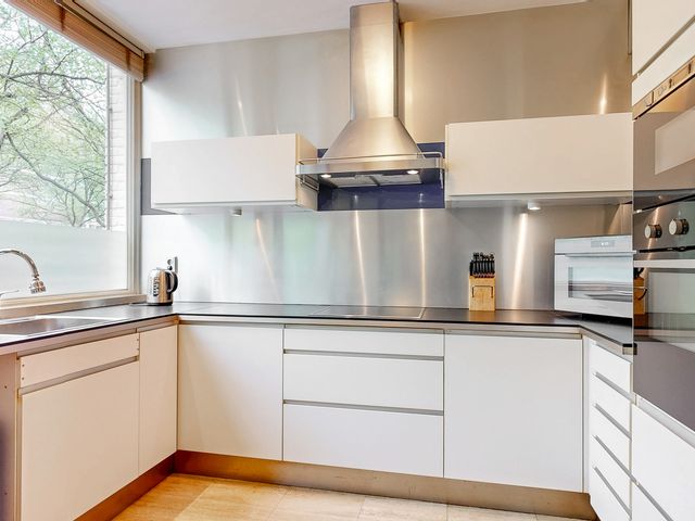 Van Nijenrodeweg 917, Amsterdam