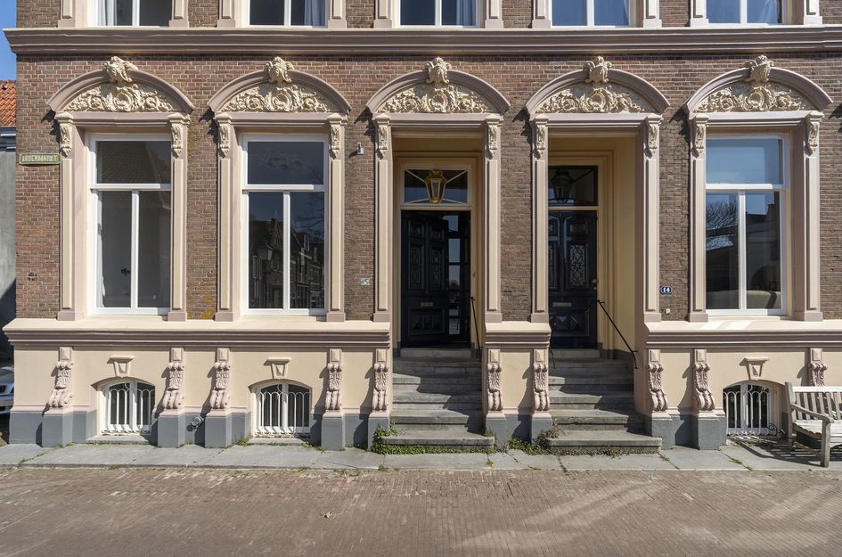Korenmarkt 15