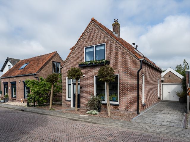 Spui 64, Strijen