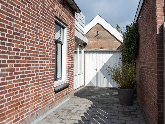 Spui 64, Strijen