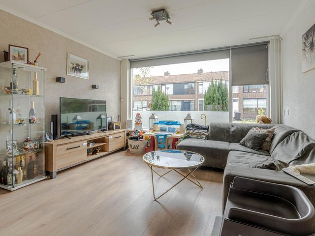 Jacob van Lennepstraat 12, Spijkenisse