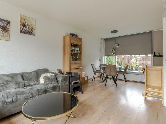 Jacob van Lennepstraat 12, Spijkenisse