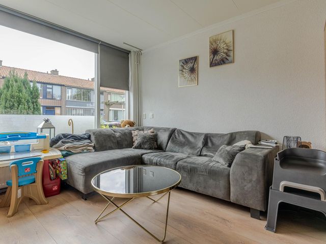 Jacob van Lennepstraat 12, Spijkenisse