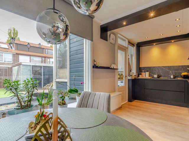 Jacob van Lennepstraat 12, Spijkenisse