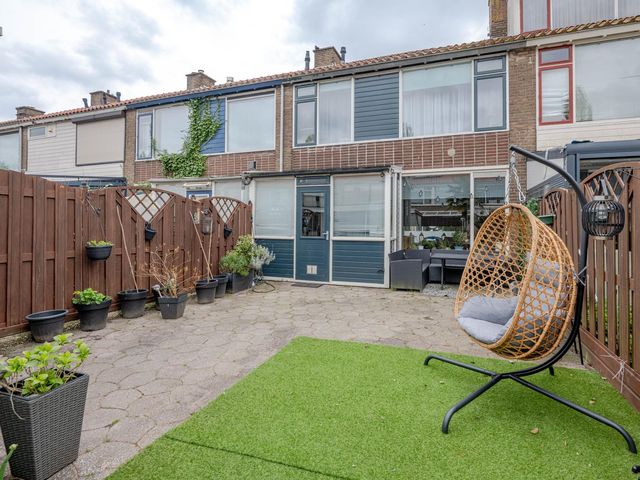 Jacob van Lennepstraat 12, Spijkenisse