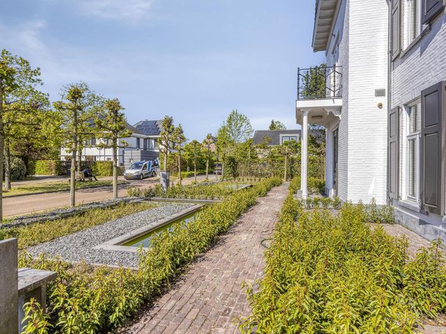 Steenhof 4, Bavel