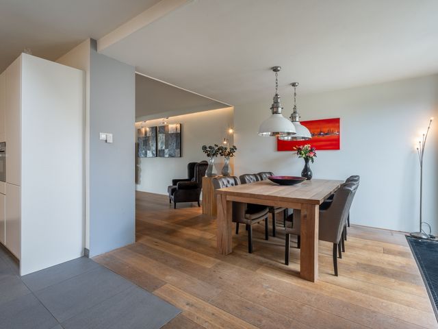 Ypeloweg 5A, Enter