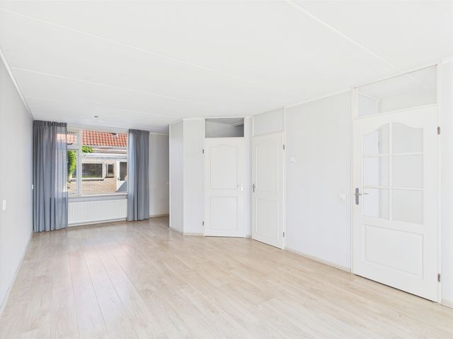 Burg. Hendrik Wolferthof 6, Hoek