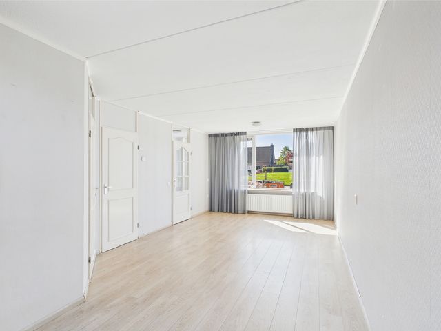 Burg. Hendrik Wolferthof 6, Hoek