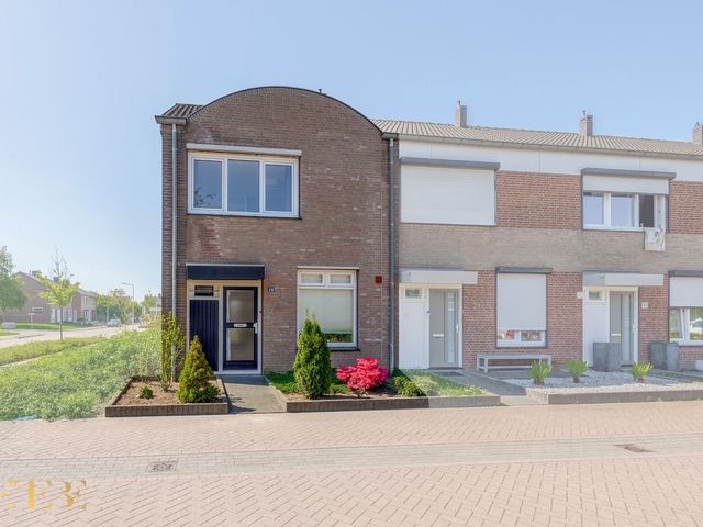 Hazenkamp 28, Reuver