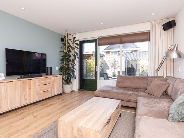 Parelgras 55, Wognum