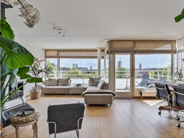 Joop Den Uyllaan 67, Schiedam