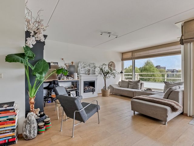 Joop Den Uyllaan 67, Schiedam