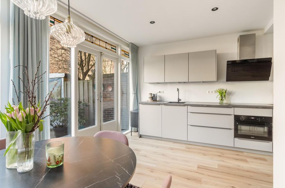 Donker Curtiusstraat 26B