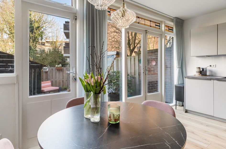 Donker Curtiusstraat 26B