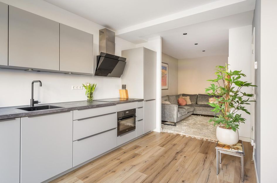 Donker Curtiusstraat 26B