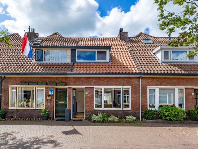 Erasmusstraat 7, Voorschoten