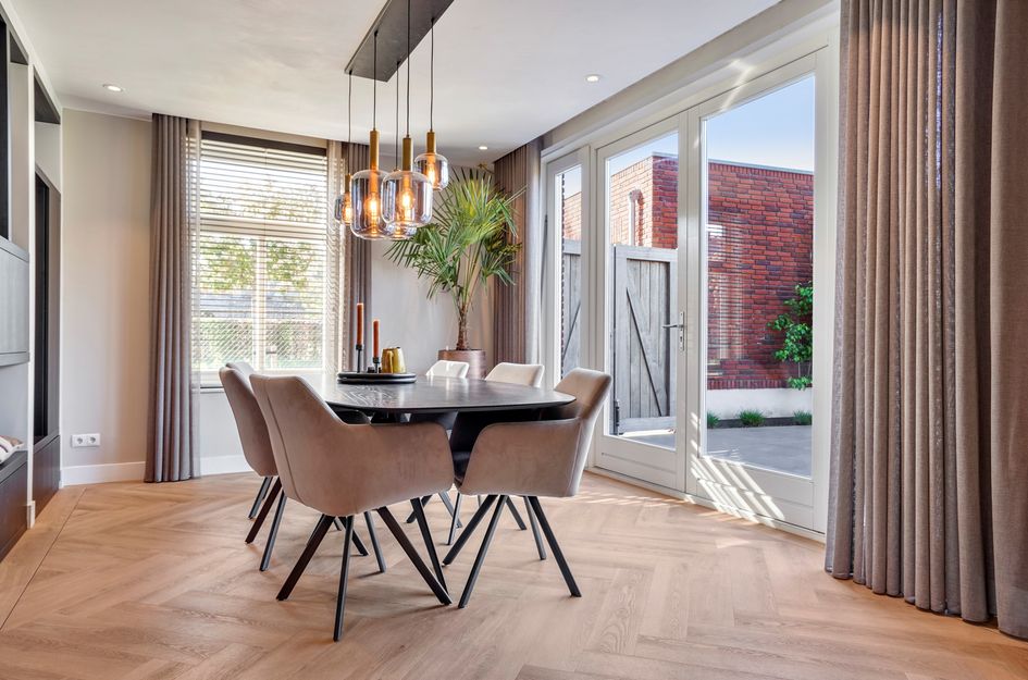 Raadhuisstraat 8