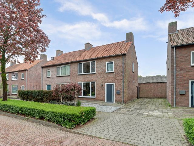 Van Gerwenstraat 16, Hapert