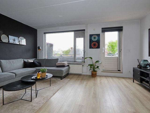 Stoholm 105, Hoofddorp